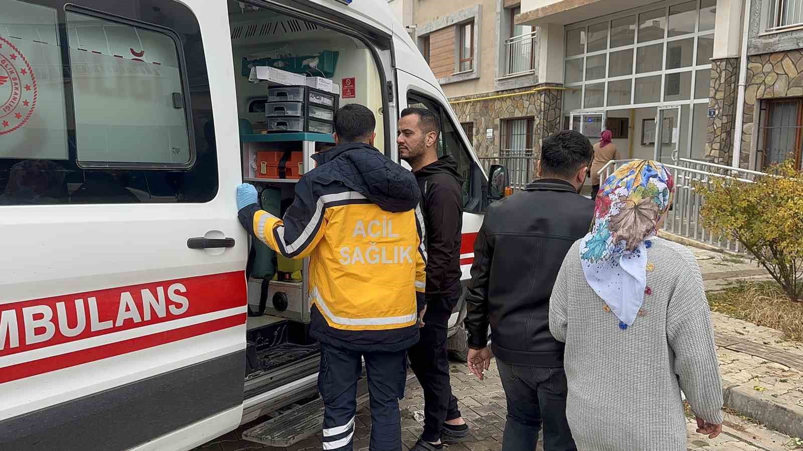 elazigda korkutan yangin 9 kisi dumandan etkilendi 0 8neJ7shi