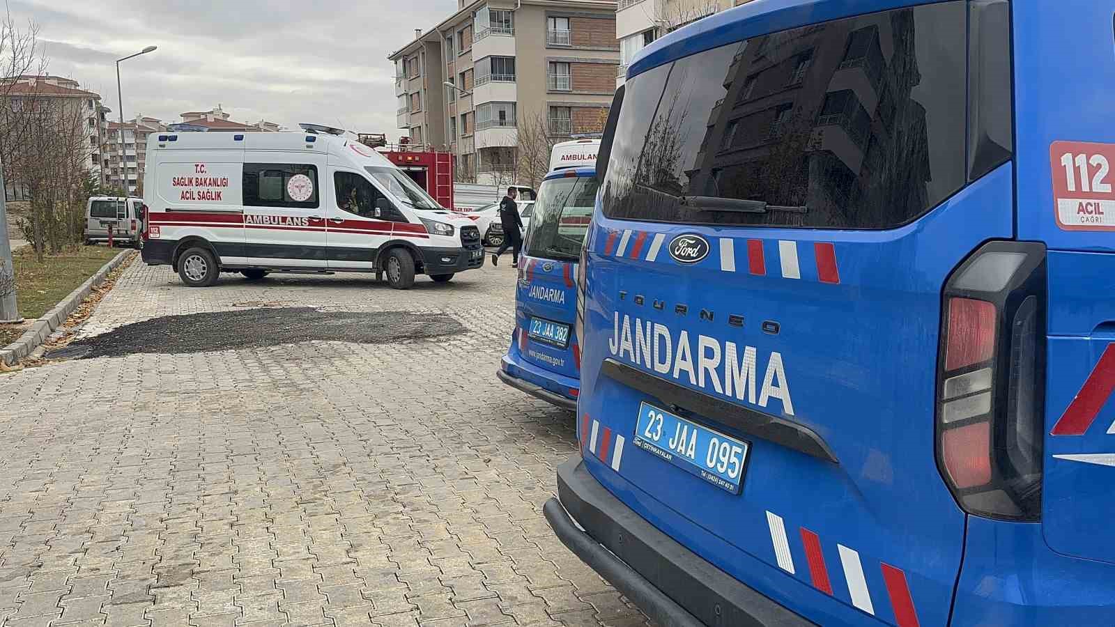 elazigda korkutan yangin 9 kisi dumandan etkilendi 1 M3GgmlhP