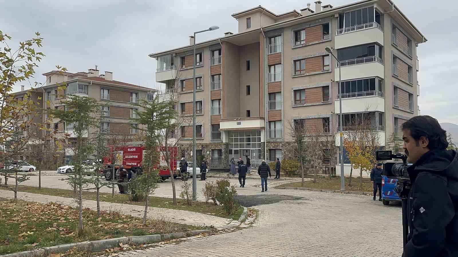 elazigda korkutan yangin 9 kisi dumandan etkilendi 2 y7SHeyiC