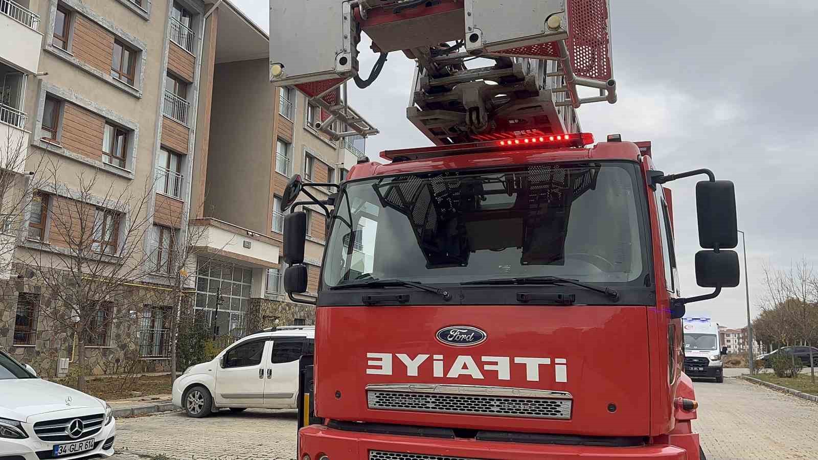 elazigda korkutan yangin 9 kisi dumandan etkilendi 5 nUUNnaCz