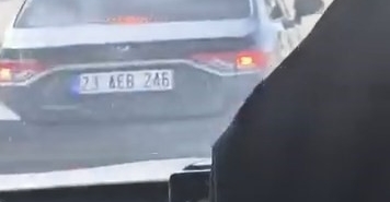 elazigda-maganda-dehseti-otomobiliyle-yolcu-minibusunu-sikistirdi-3Frykw45.jpg