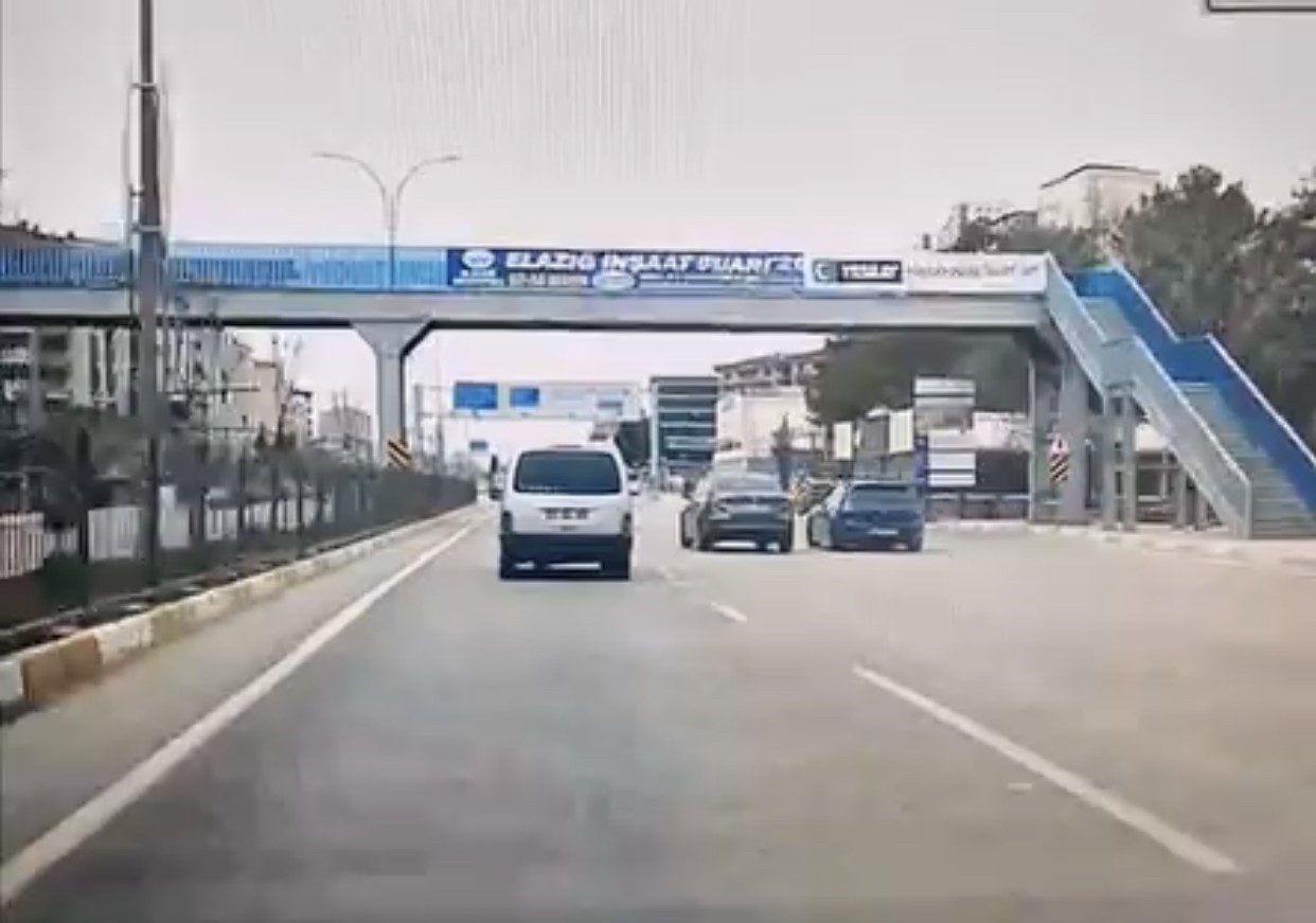 elazigda makas atan arac kameralara yansidi 1 pJUwRqn1