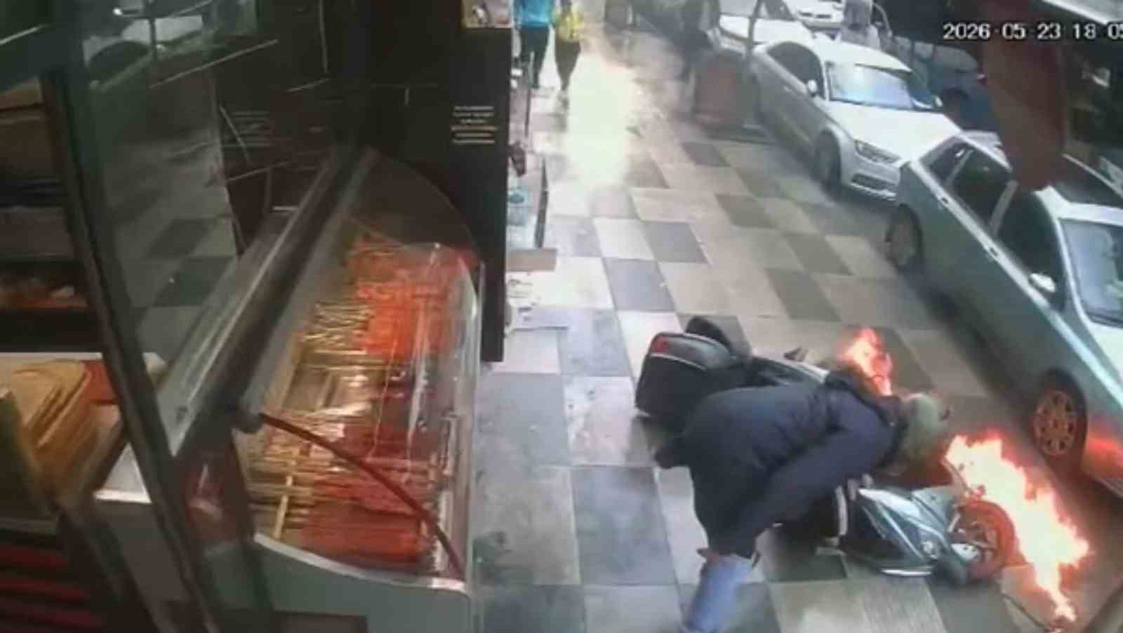 elazigda marsa bastigi anda motoru alev aldi o anlar kamerada 2 lztJD9qQ