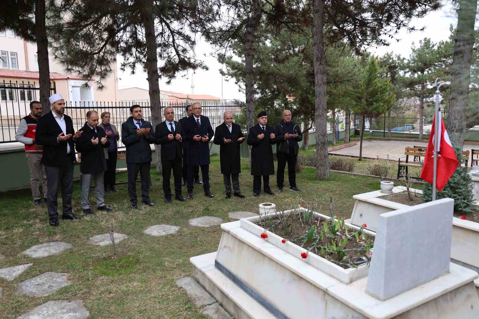 elazigda mezarliklarda ziyaretci yogunlugu 2 PJQAiZrR