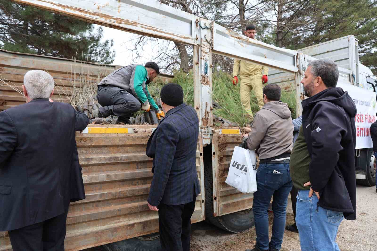 elazigda mezarliklarda ziyaretci yogunlugu 4 BbyVgKDK