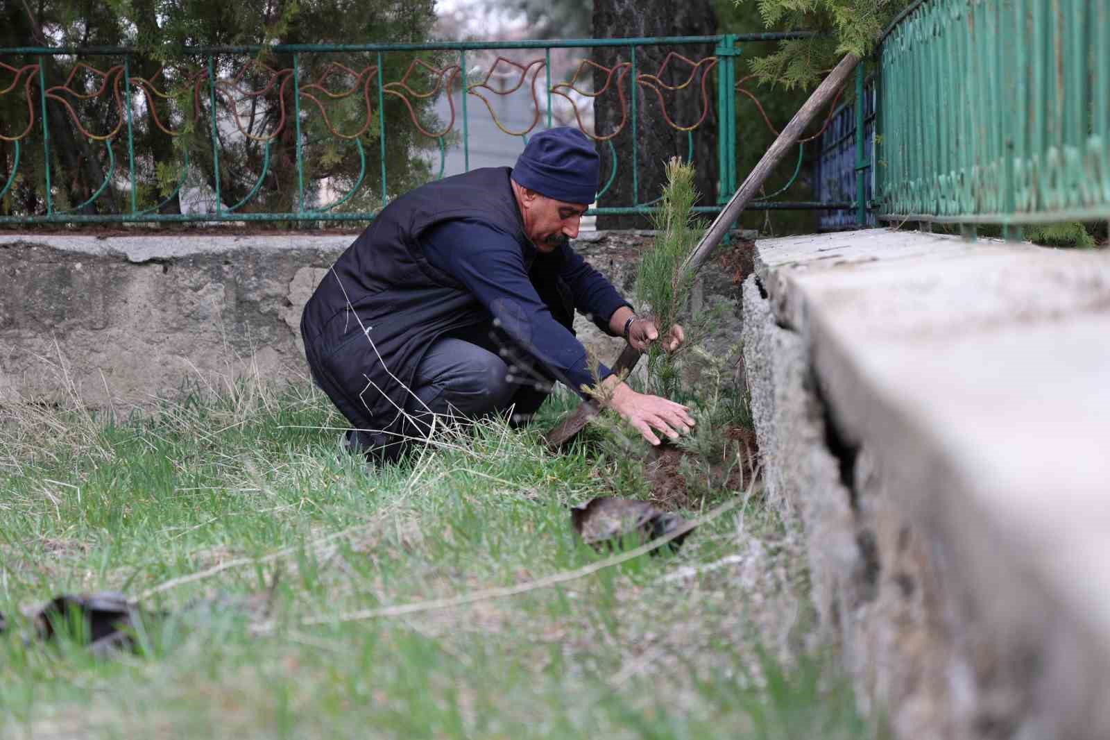 elazigda mezarliklarda ziyaretci yogunlugu 7 IQbhPlwQ