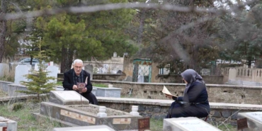 elazigda-mezarliklarda-ziyaretci-yogunlugu-TFPFw4gf.jpg