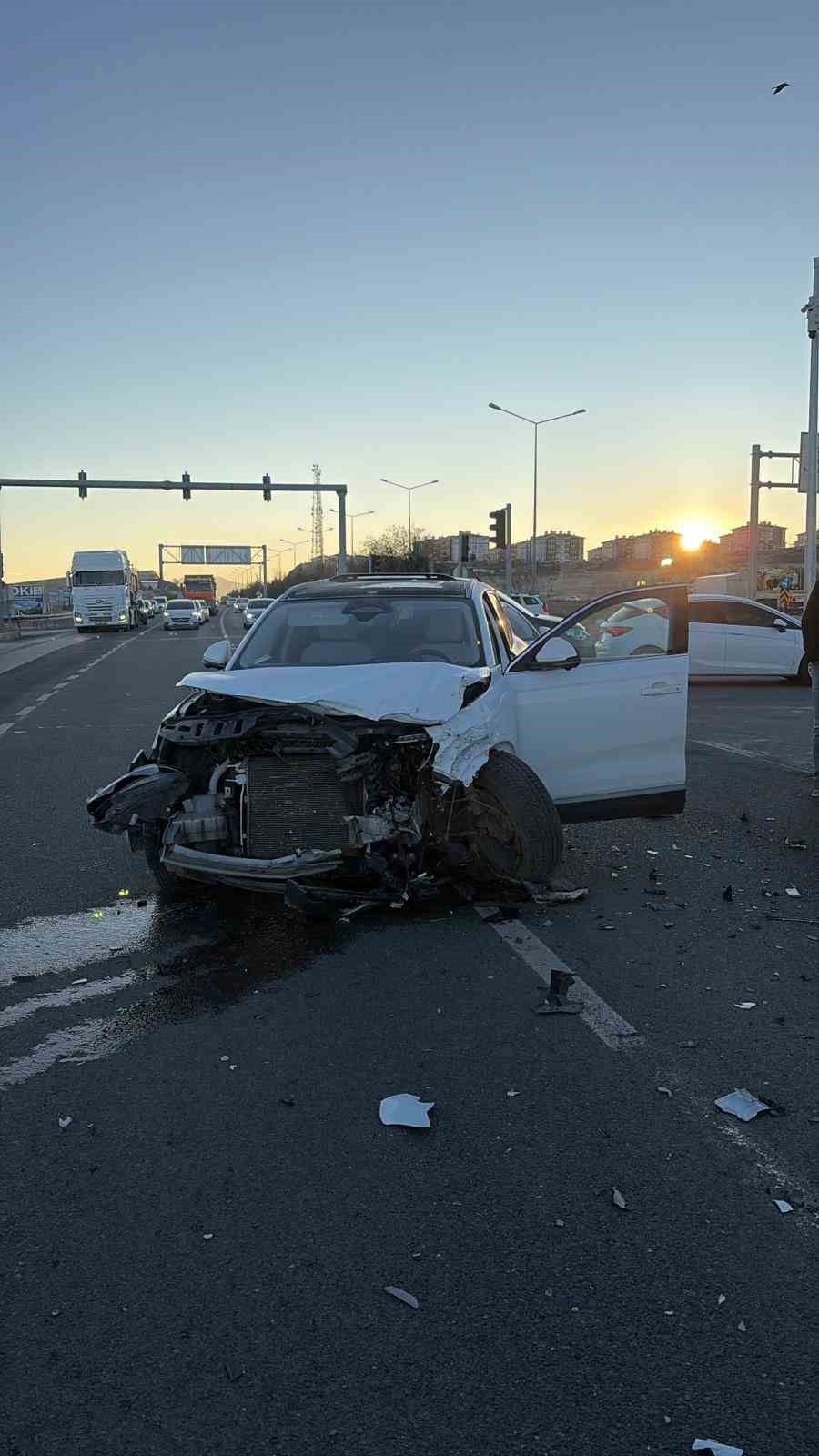 elazigda minibus ile cip carpisti 2 yarali 0 UELCRmbO