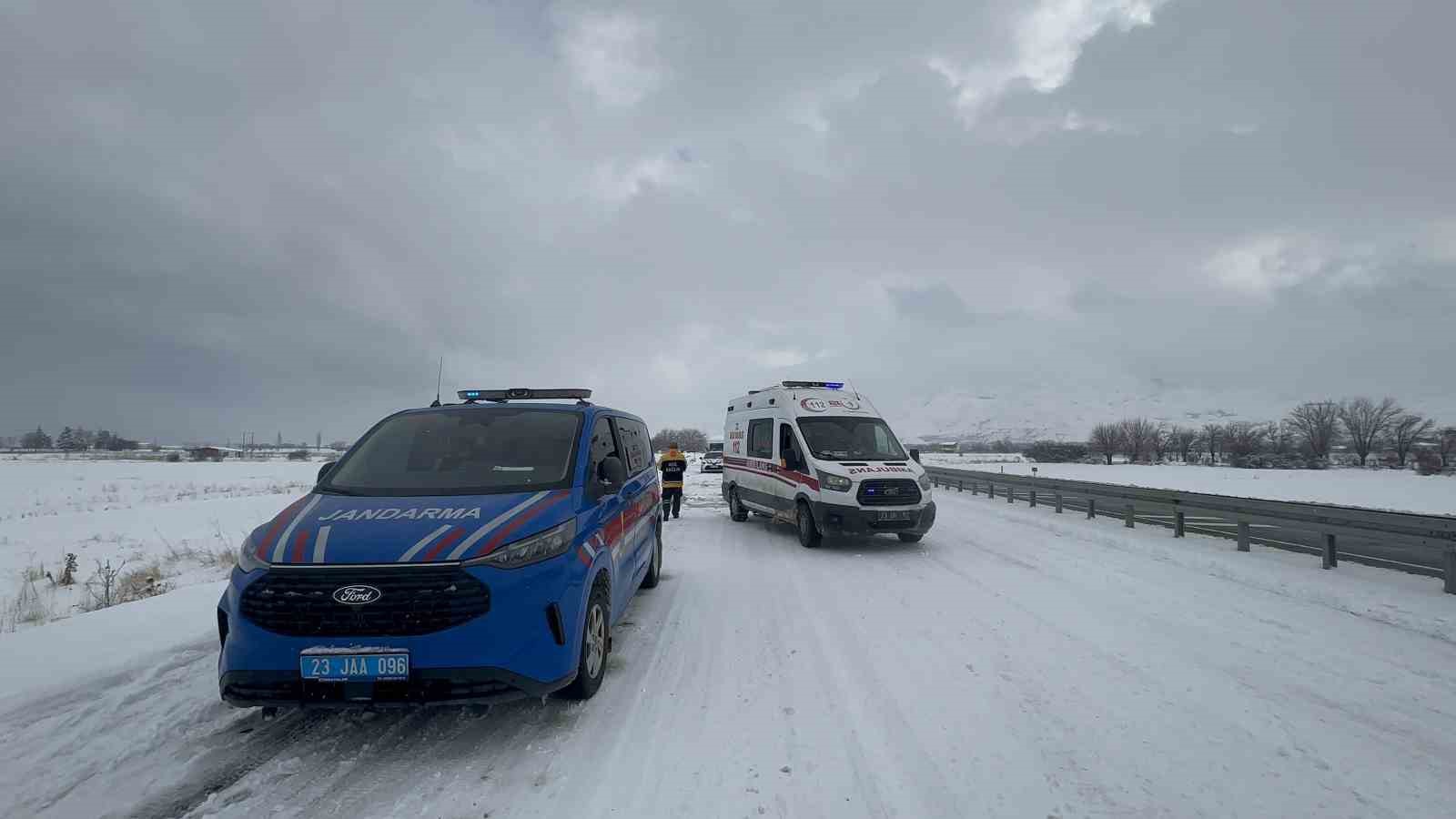 elazigda minibus sarampole devrildi 9 yarali 5 QAfwv3FS