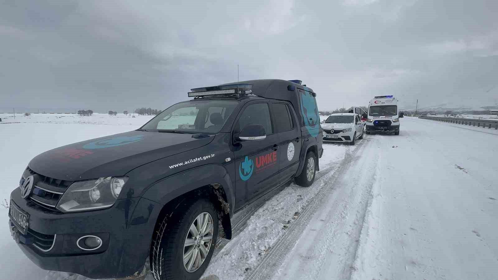 elazigda minibus sarampole devrildi 9 yarali 6 6ZaBXSNP