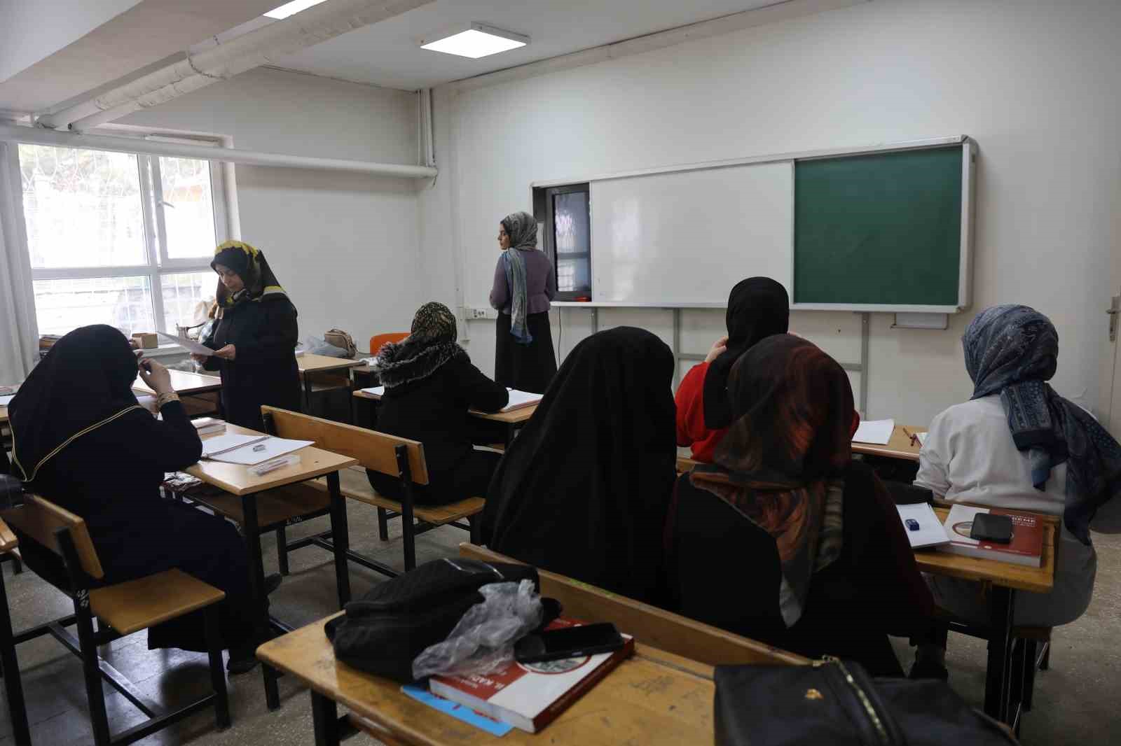 elazigda okuma yazma kursuna yogun ilgi 0 8ykaRlzC