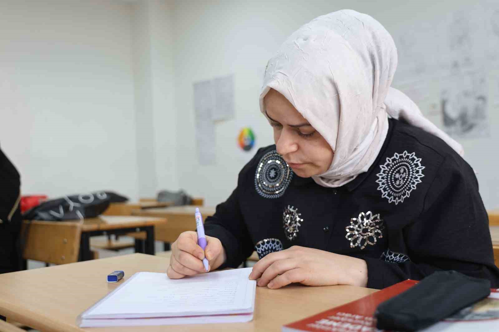 elazigda okuma yazma kursuna yogun ilgi 2 WpPJXgOt