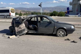 elazigda-otomobil-aydinlatma-diregine-carpti-1i-agir-3-yarali-wuCK6WfS.jpg