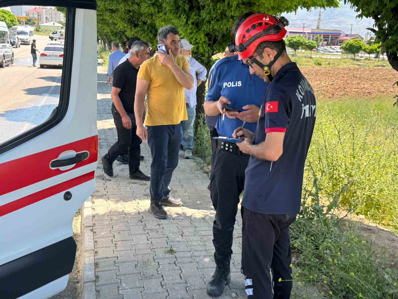 Elazığ’da otomobil tarlaya uçtu: 3 yaralı 5 elazigda otomobil tarlaya uctu 3 yarali 1 PcXPigih