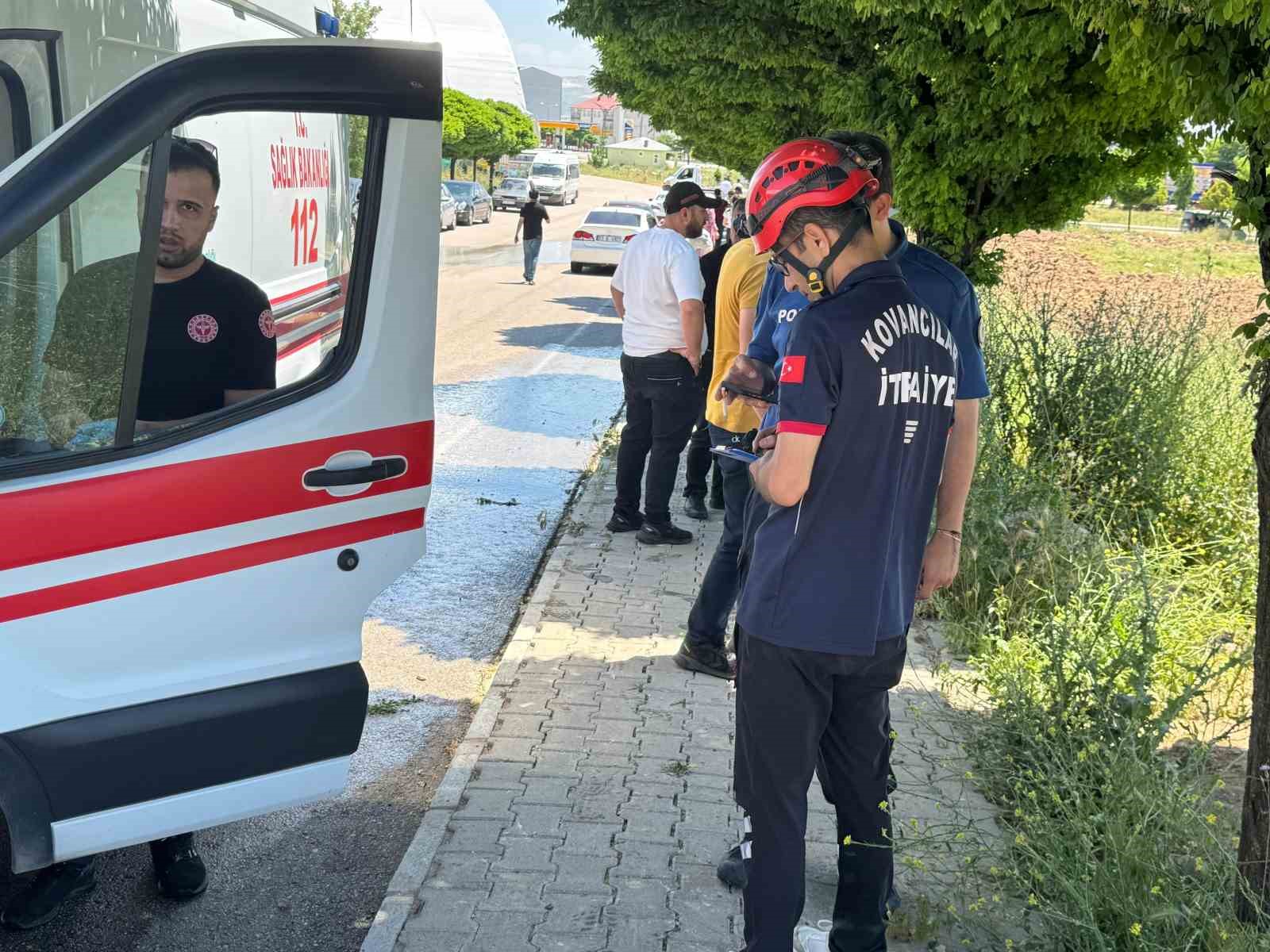 Elazığ’da otomobil tarlaya uçtu: 3 yaralı 7 elazigda otomobil tarlaya uctu 3 yarali 3 m82vB8NQ