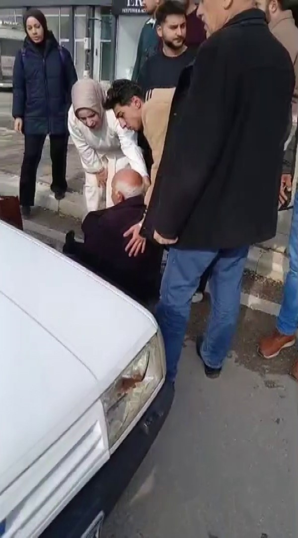 elazigda otomobilin carptigi yasli adam yaralandi 1 XcaOPKYR