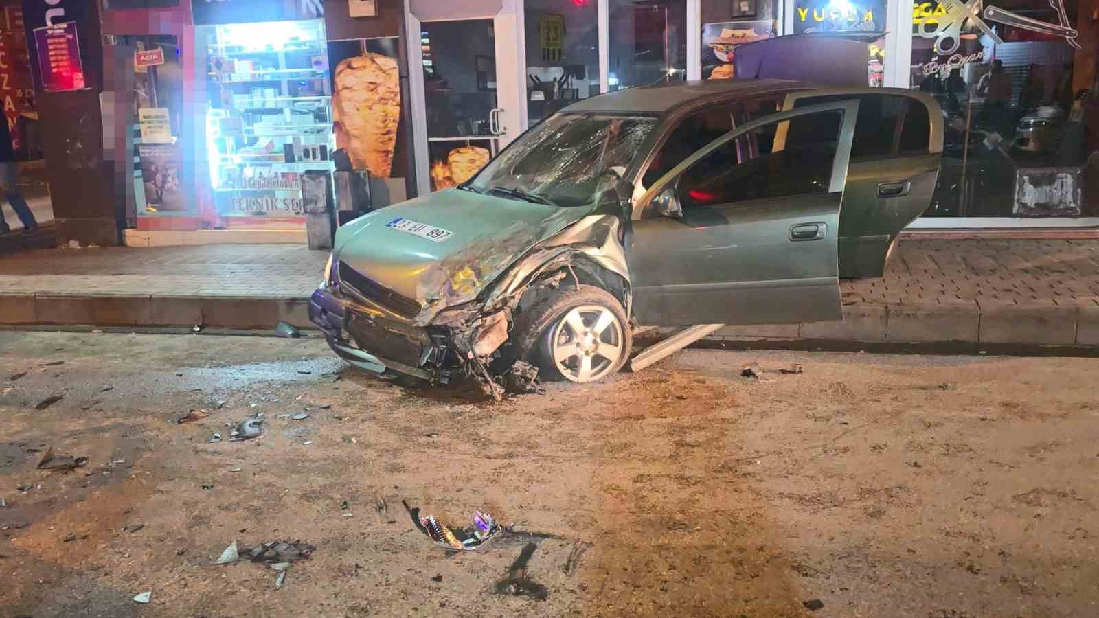 Elazığ’da otomobiller çarpıştı: 1’i ağır 3 yaralı 5 elazigda otomobiller carpisti 1i agir 3 yarali 1 an1zArrp