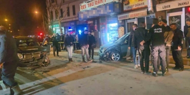 elazigda-otomobiller-carpisti-1i-agir-3-yarali-ONjSiX5Y.jpg