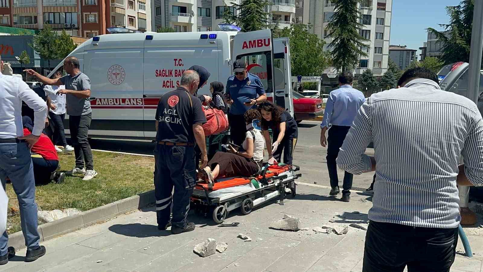 Elazığ’da otomobiller çarpıştı: 5 yaralı 5 elazigda otomobiller carpisti 5 yarali 1 eBAAtcyC