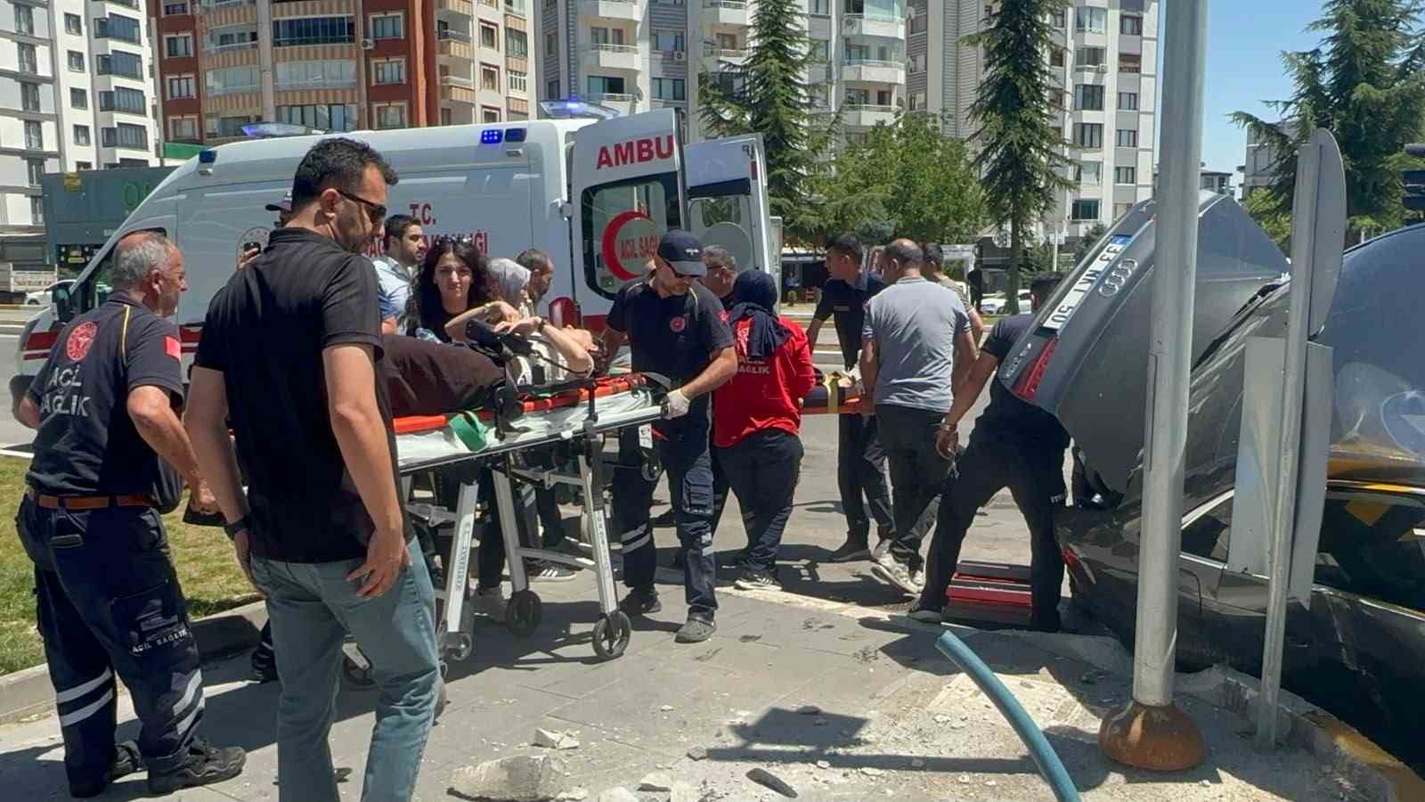 Elazığ’da otomobiller çarpıştı: 5 yaralı 6 elazigda otomobiller carpisti 5 yarali 2 5vFX3t8a