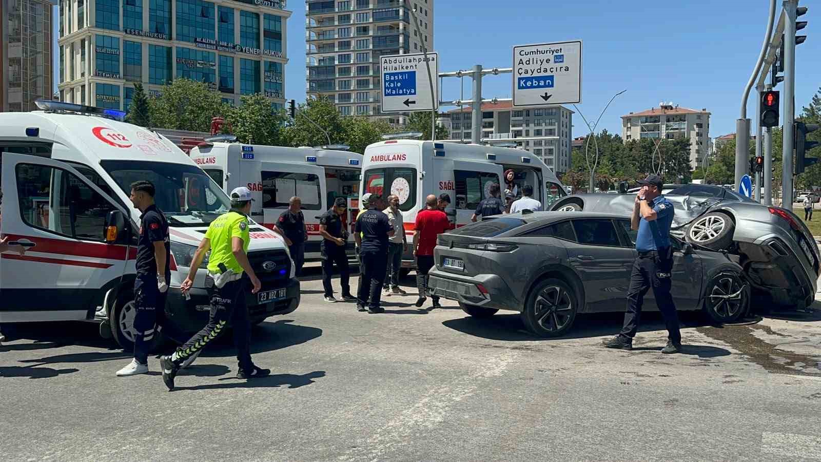 Elazığ’da otomobiller çarpıştı: 5 yaralı 9 elazigda otomobiller carpisti 5 yarali 5 EtU3Hjus