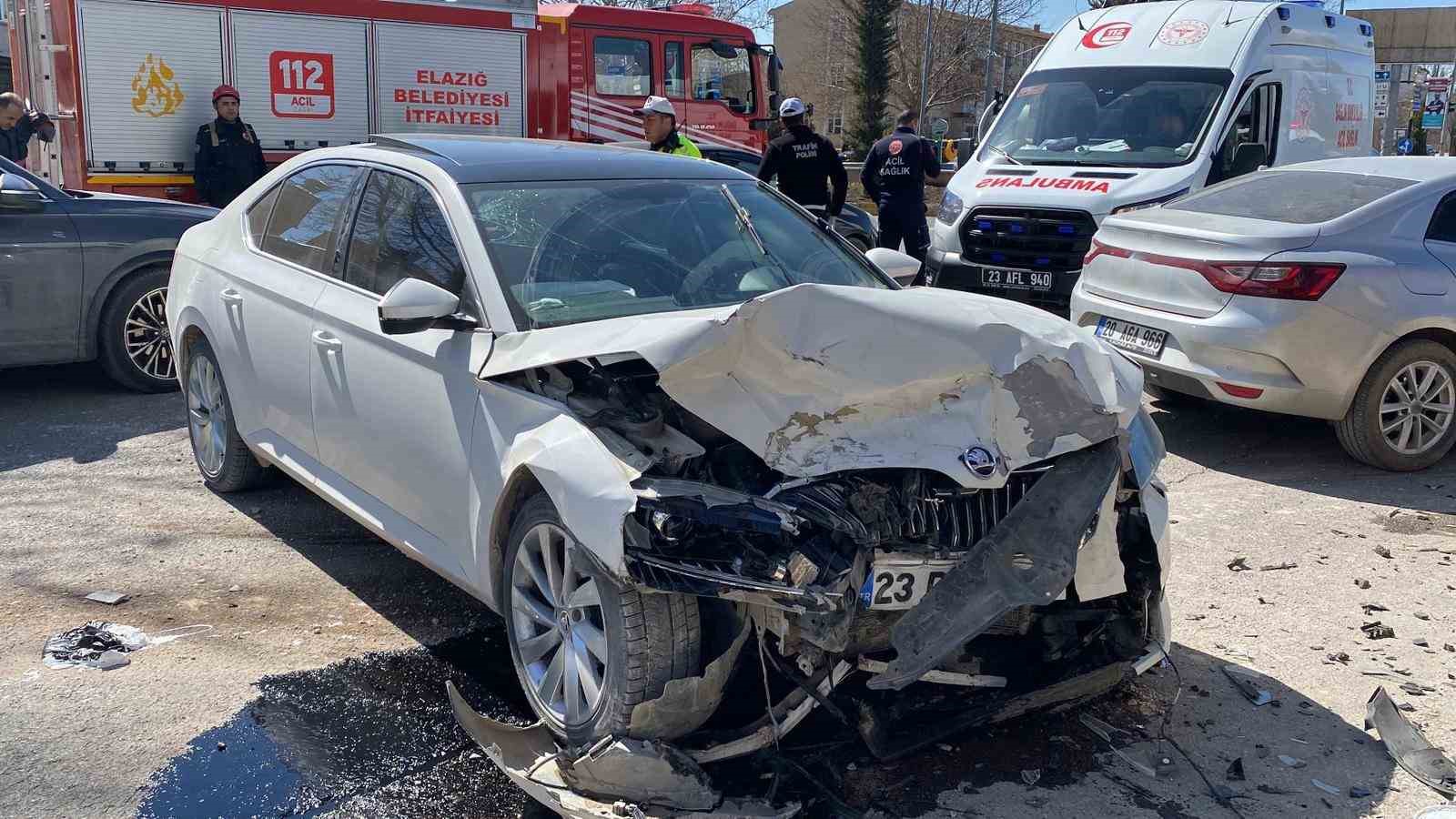 Elazığ’da otomobiller çarpıştı: 6 yaralı 7 elazigda otomobiller carpisti 6 yarali 3 OKGjBe9a