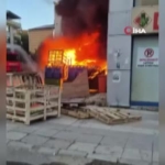 elazigda-palet-yangini-binaya-sicradi-gokyuzunu-kara-dumanlar-kapladi-4srOyASG.jpg