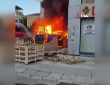 elazigda-palet-yangini-binaya-sicradi-gokyuzunu-kara-dumanlar-kapladi-4srOyASG.jpg