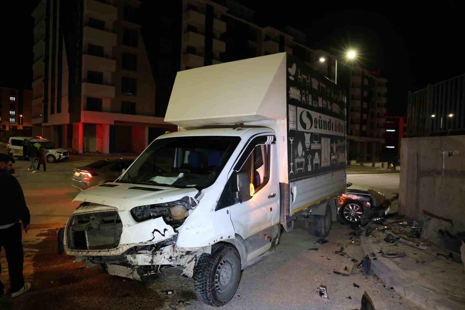 Elazığ’da pikap ile otomobil çarpıştı: 5 yaralı 5 elazigda pikap ile otomobil carpisti 5 yarali 1 MNdI8EYG