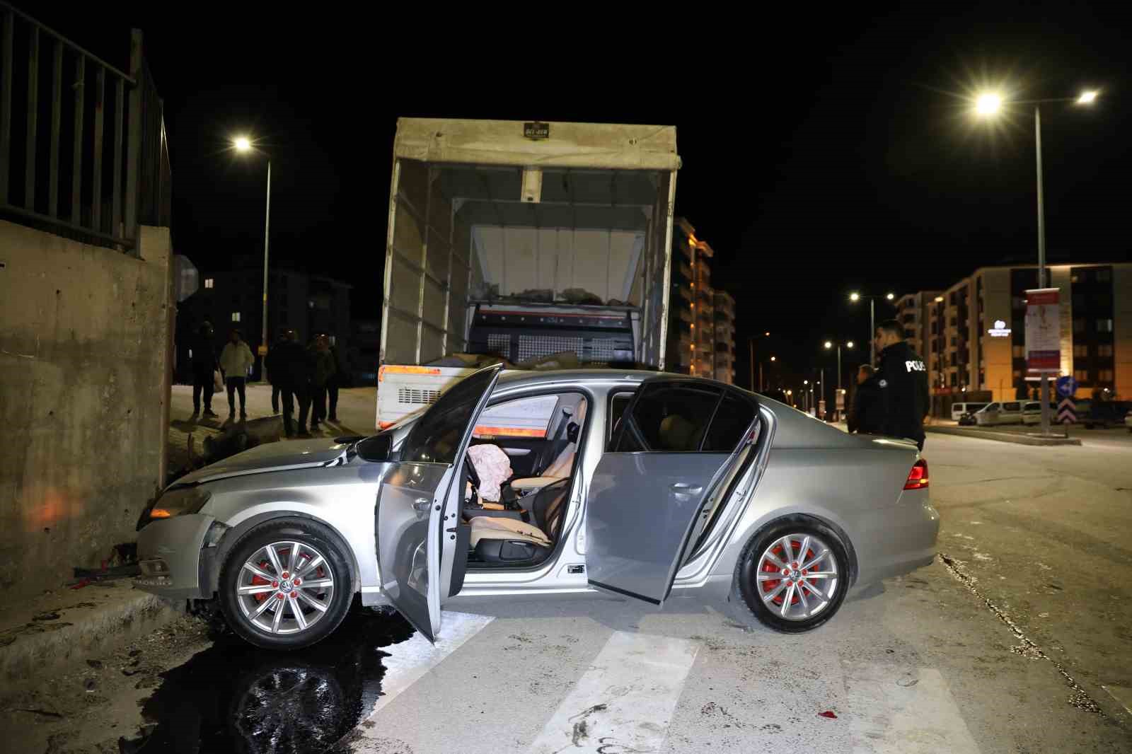Elazığ’da pikap ile otomobil çarpıştı: 5 yaralı 7 elazigda pikap ile otomobil carpisti 5 yarali 3 QI4jgEGB