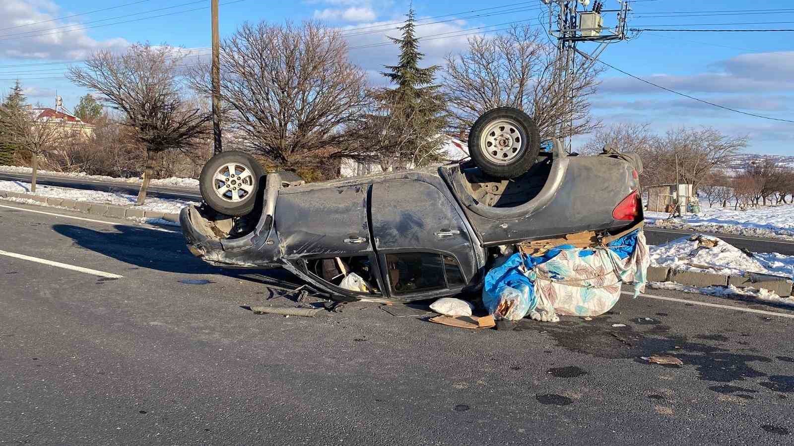 elazigda pikap takla atti 3 yarali 0