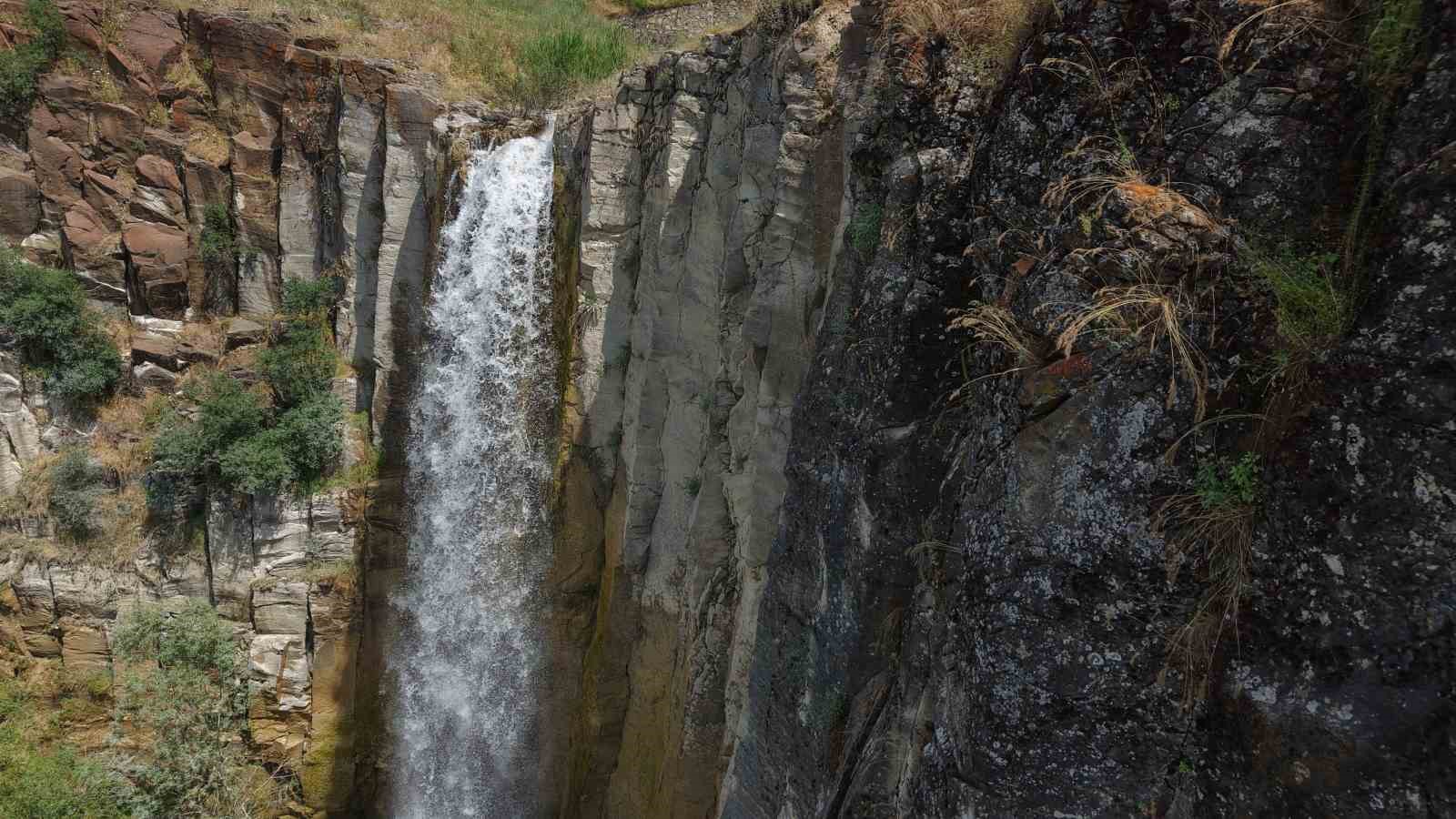 Elazığ’da saklı doğa harikası: Nişankaya Şelalesi ve doğal kanyon 11 elazigda sakli doga harikasi nisankaya selalesi ve dogal kanyon 7 5iUmJYCt