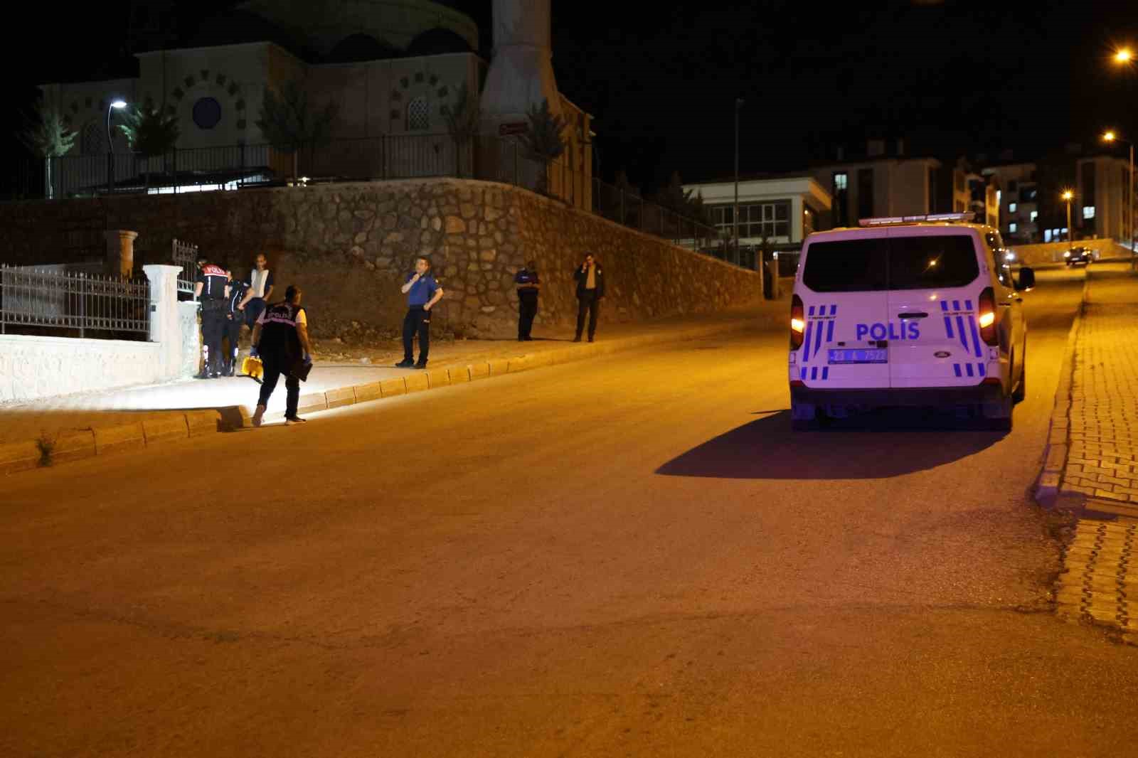 Elazığ’da silahlı ve bıçaklı kavga: 2 ağır yaralı 7 elazigda silahli ve bicakli kavga 2 agir yarali 3 9zp8DkyL