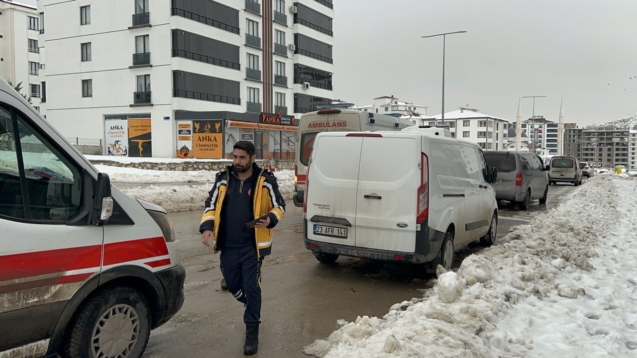 elazigda sitede dogal gaz zehirlenmesi 1i cocuk 6 kisi hastaneye kaldirildi 4
