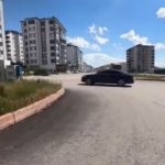elazigda-surucu-plakasini-kapatarak-drift-yapti-EIxgWAfN.jpg