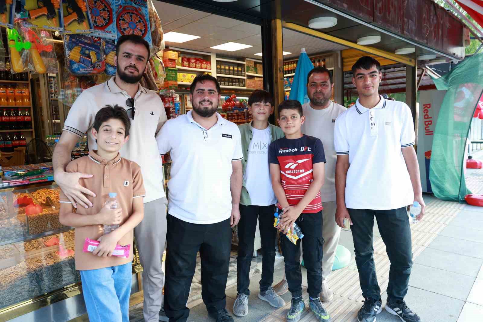 elazigda suyun parasini bos kovaya birakip kameraya el sallayan cocuklar o anlari anlatti 5 r4KpXycU
