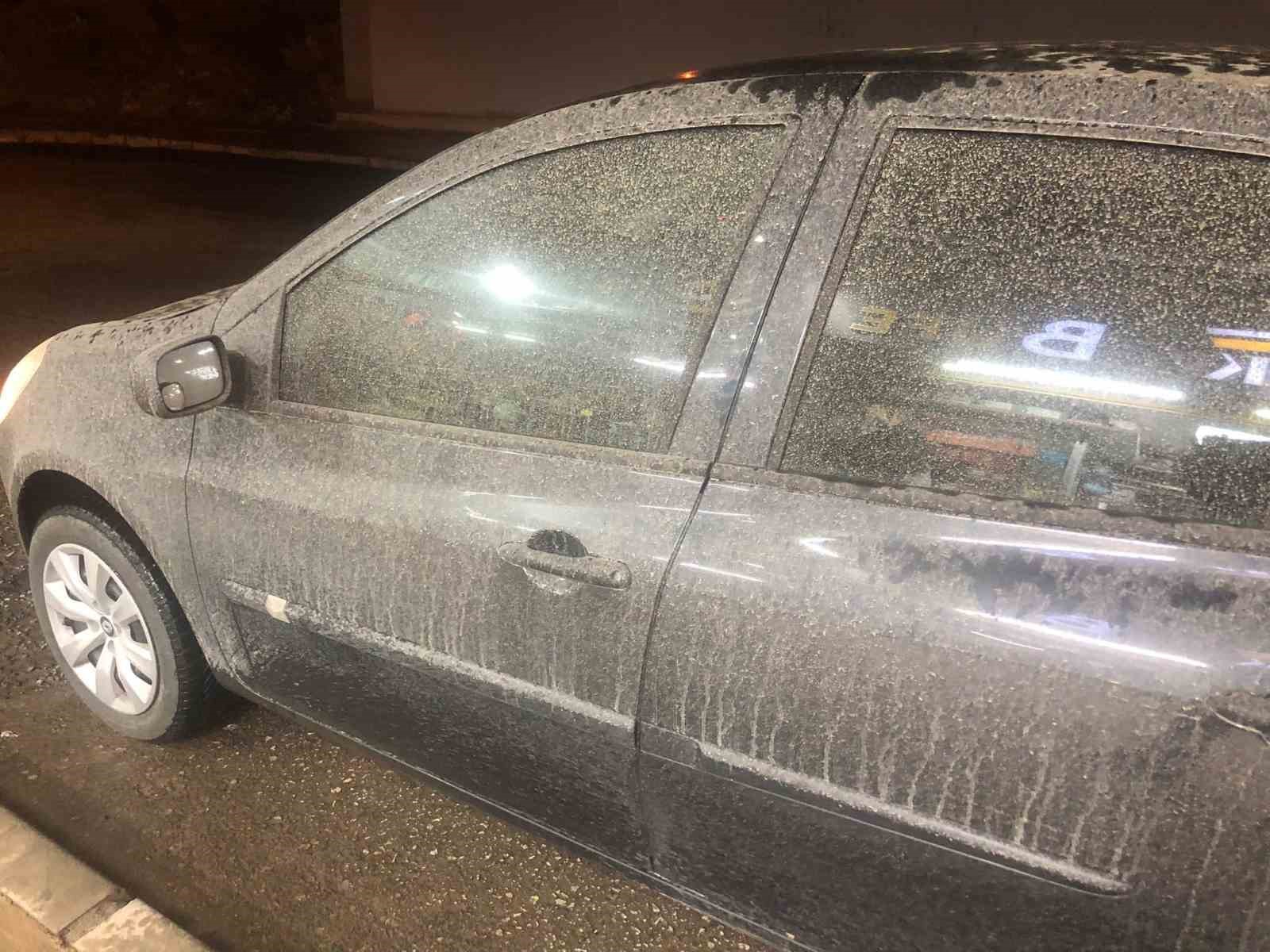 elazigda toz tasinimi yagisla birlesti adeta camur yagdi 8 D5gIEcAD