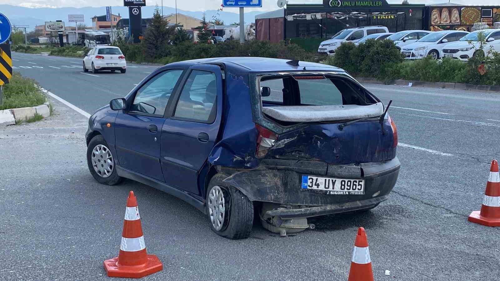 elazigda trafik kazasi 1 yarali 0 ZOTrycQz