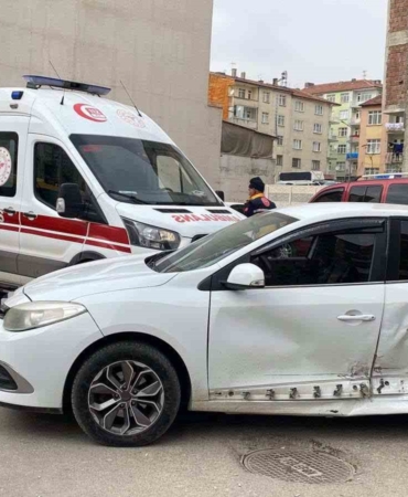 elazigda-trafik-kazasi-1-yarali-zkR4UI8s.jpg