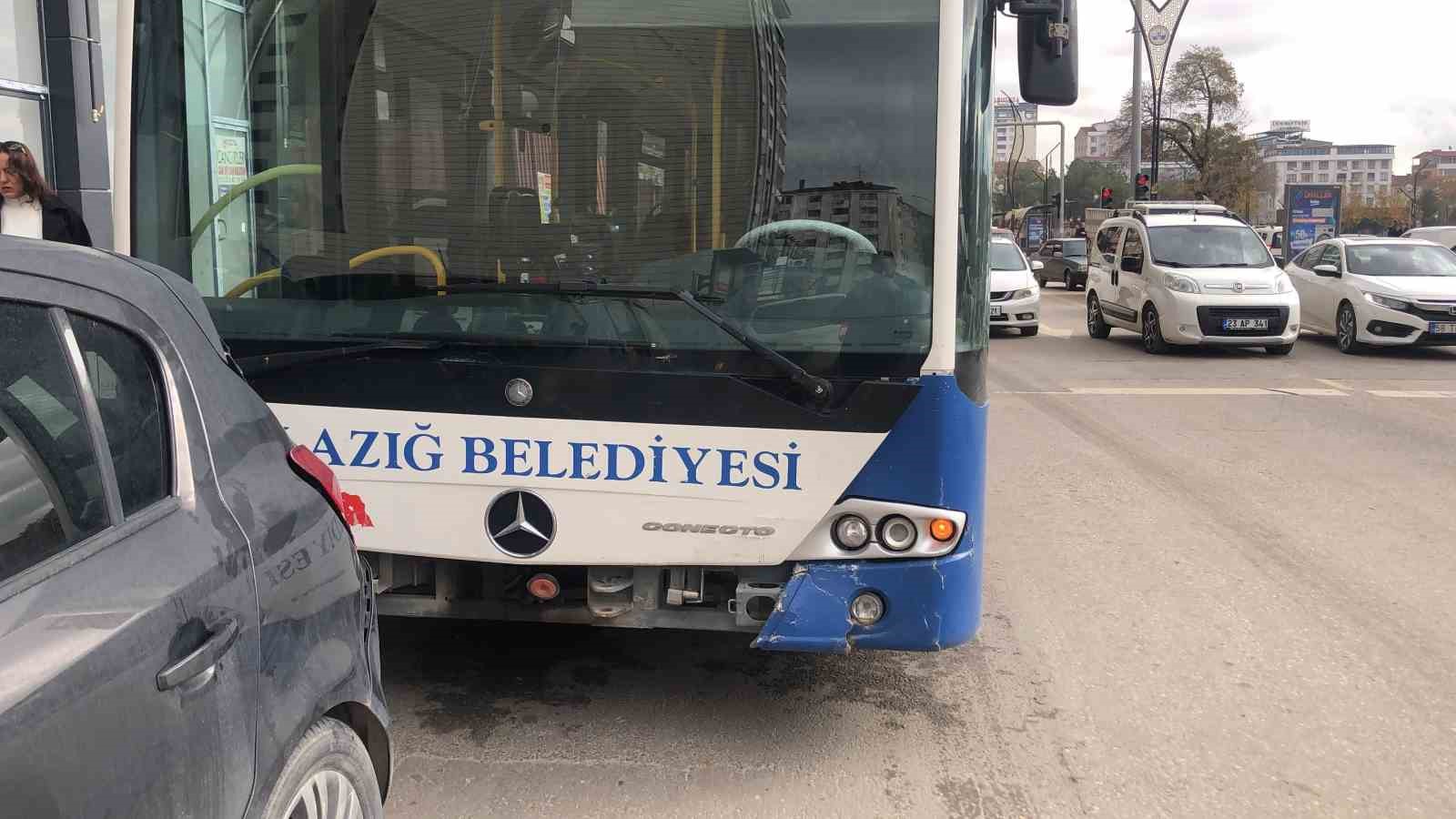 elazigda trafik kazasi 2 yarali 2 HHf6P2Xq