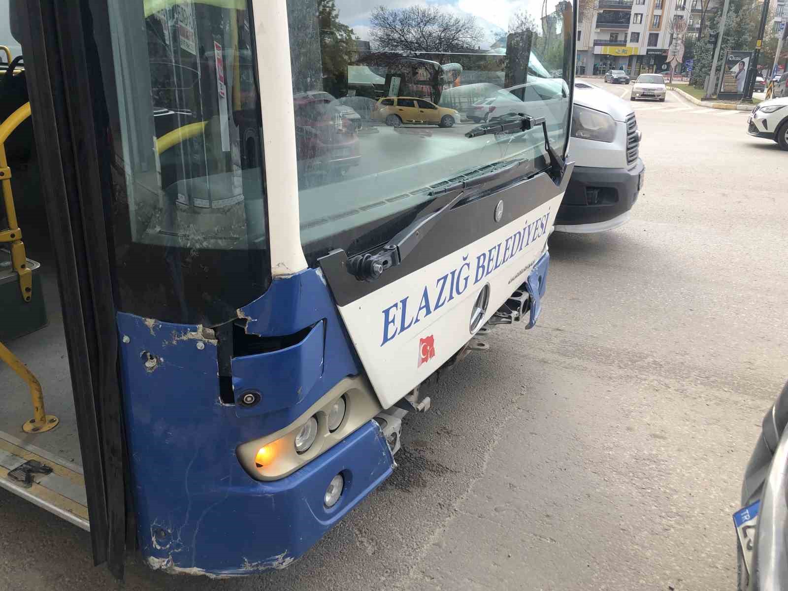 elazigda trafik kazasi 2 yarali 3 tFUvpP4S