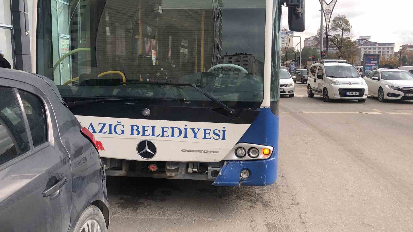elazigda trafik kazasi 2 yarali 4 QJ1WjQKz