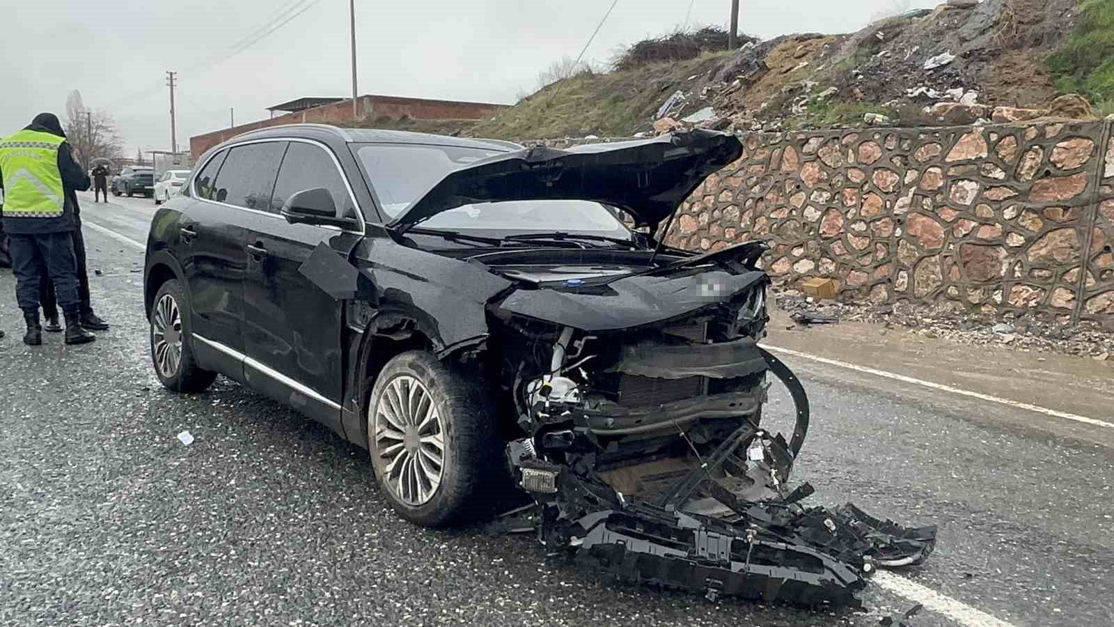 elazigda trafik kazasi 2 yarali 4 e8Pi5GvR