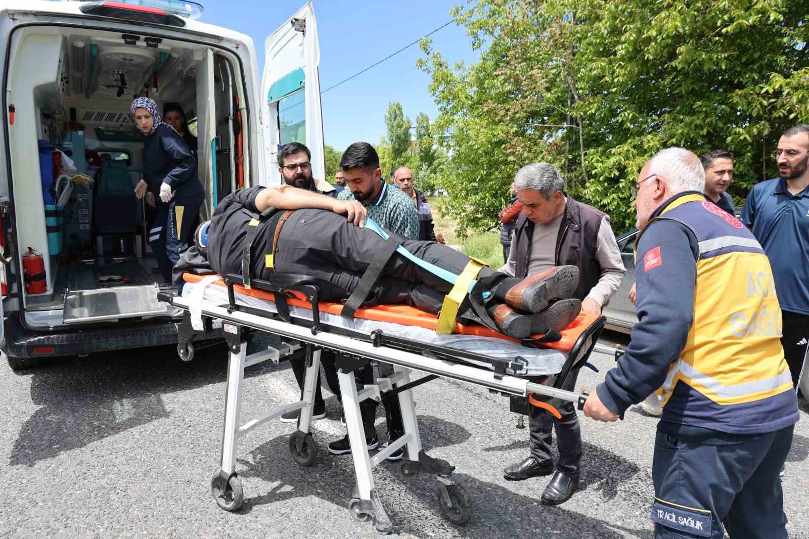 elazigda trafik kazasi 2si cocuk 5 yarali 0 RnX4Qaf3