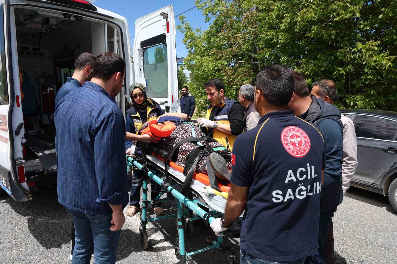 elazigda trafik kazasi 2si cocuk 5 yarali 1 527E22hN
