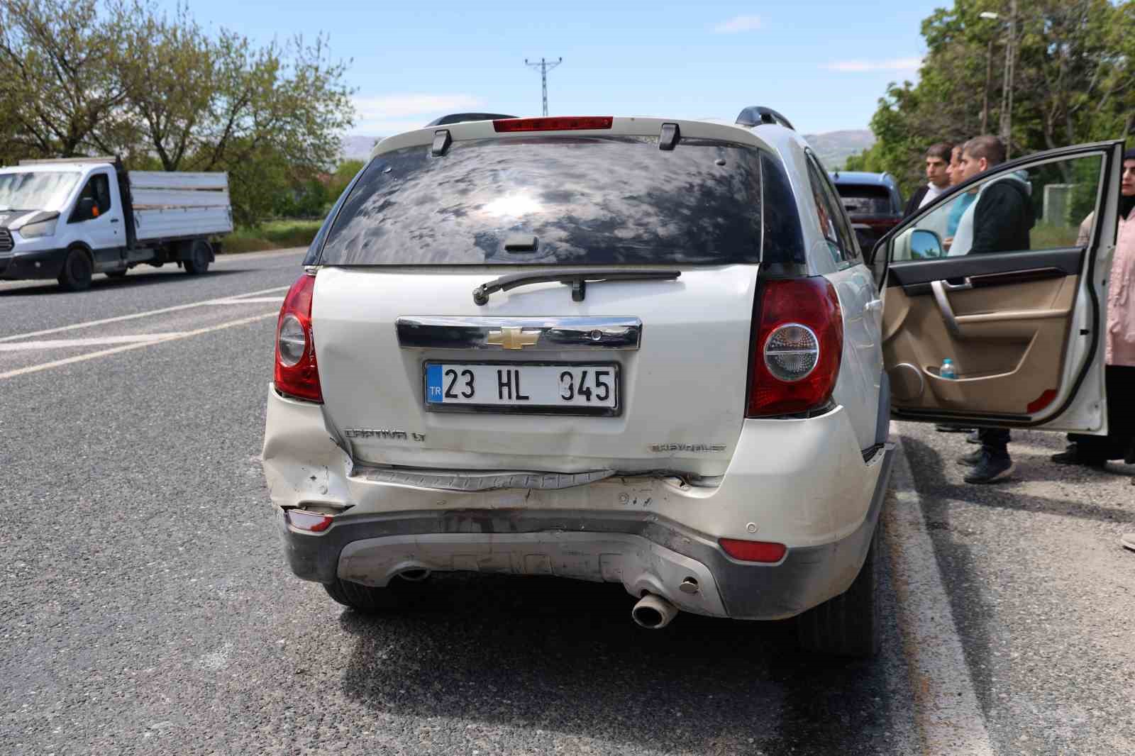 elazigda trafik kazasi 2si cocuk 5 yarali 5 Rf5ejT53