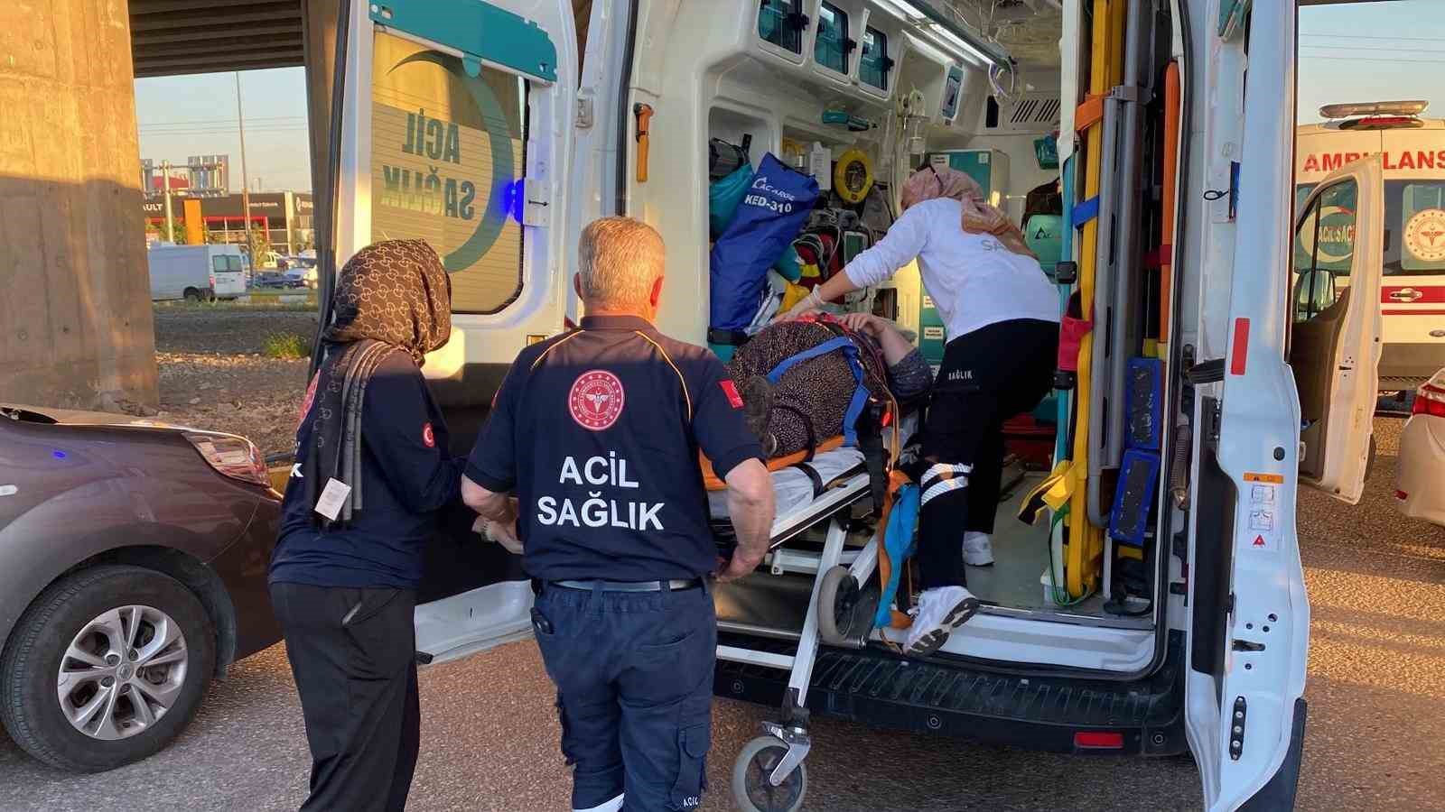 elazigda trafik kazasi 4 yarali 1 1N2iGQZV