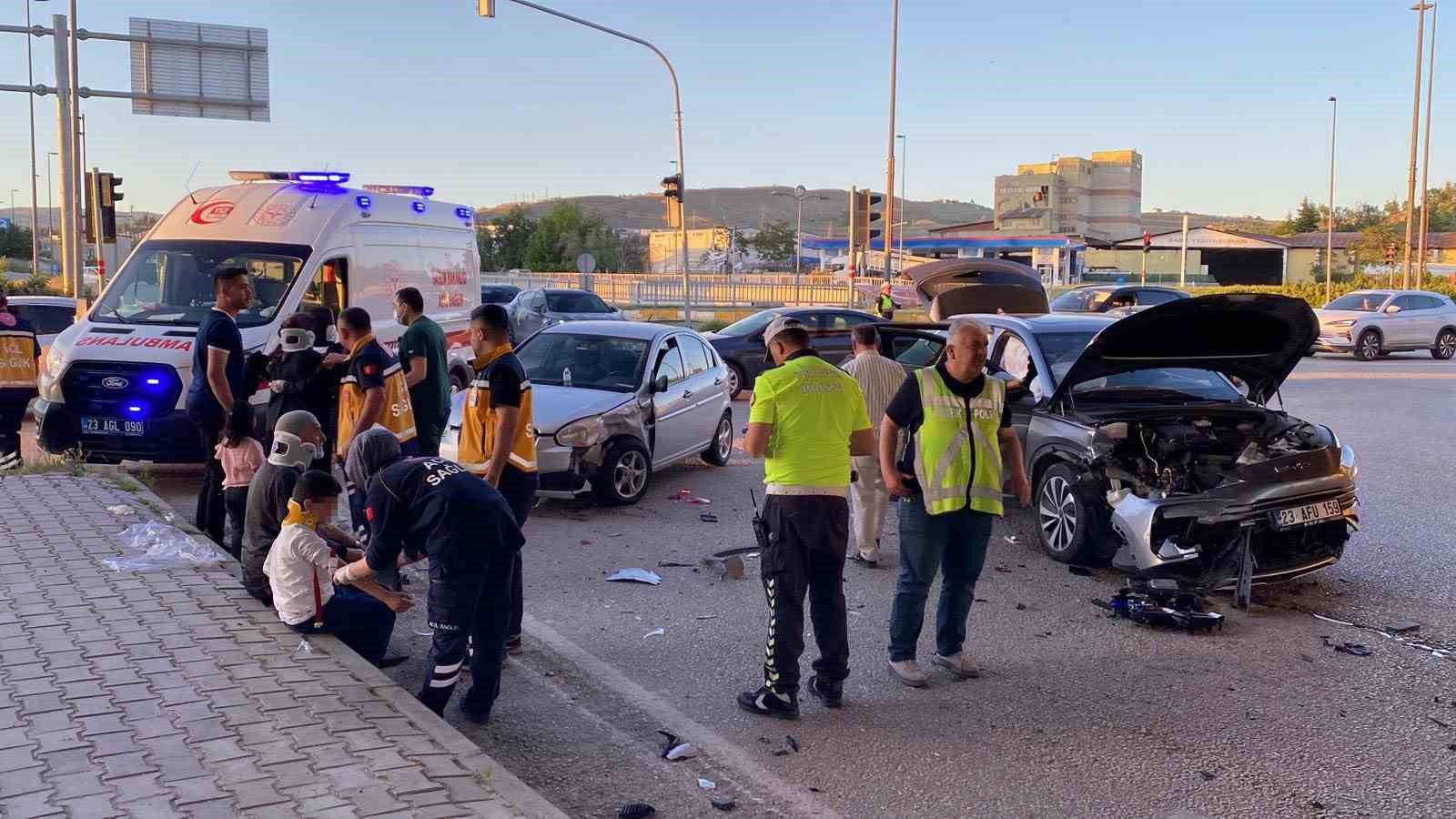 elazigda trafik kazasi 4 yarali 2 FpAlgm3K