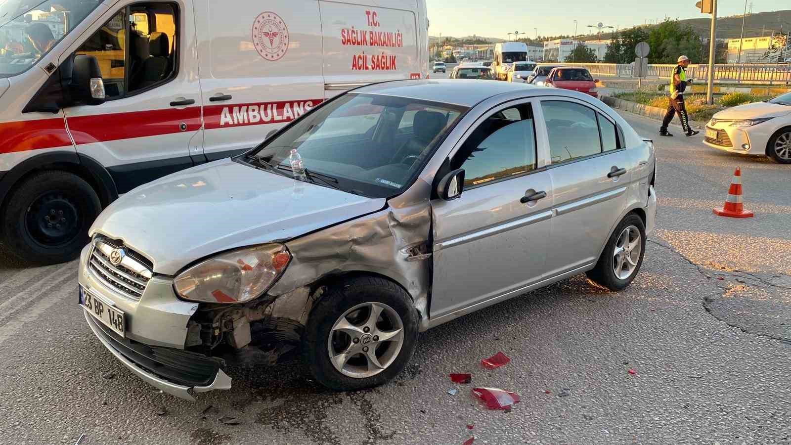 elazigda trafik kazasi 4 yarali 5 NFEIYlnM