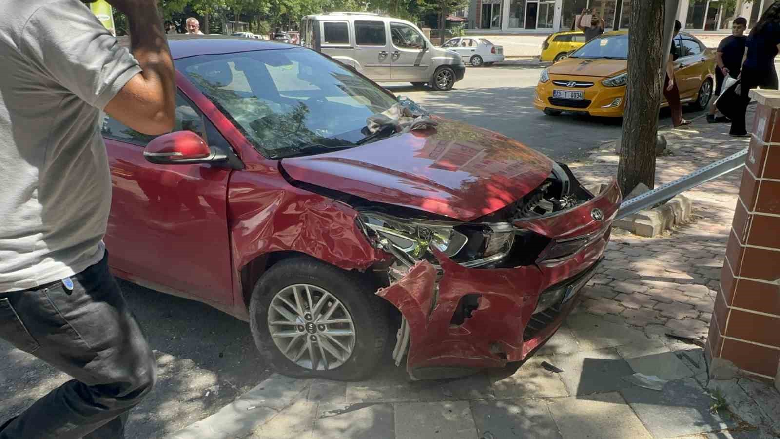 Elazığ’da trafik kazası: 6 yaralı 4 elazigda trafik kazasi 6 yarali 0 gQmW8uYj